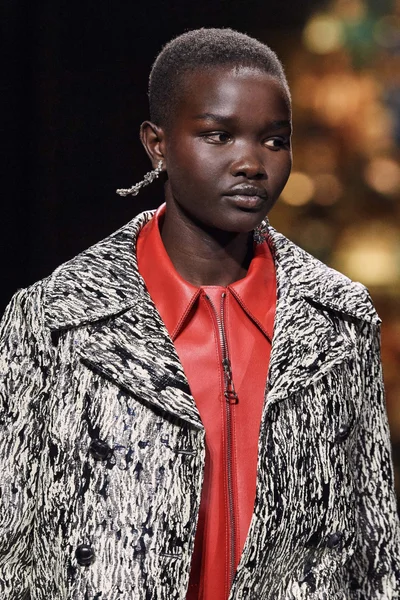 Look 63